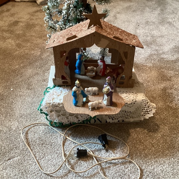 Antique/vintage cardboard fold-up nativity stable, attached blow mold characters - Picture 4 of 7